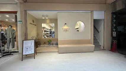 鶯目瓷器